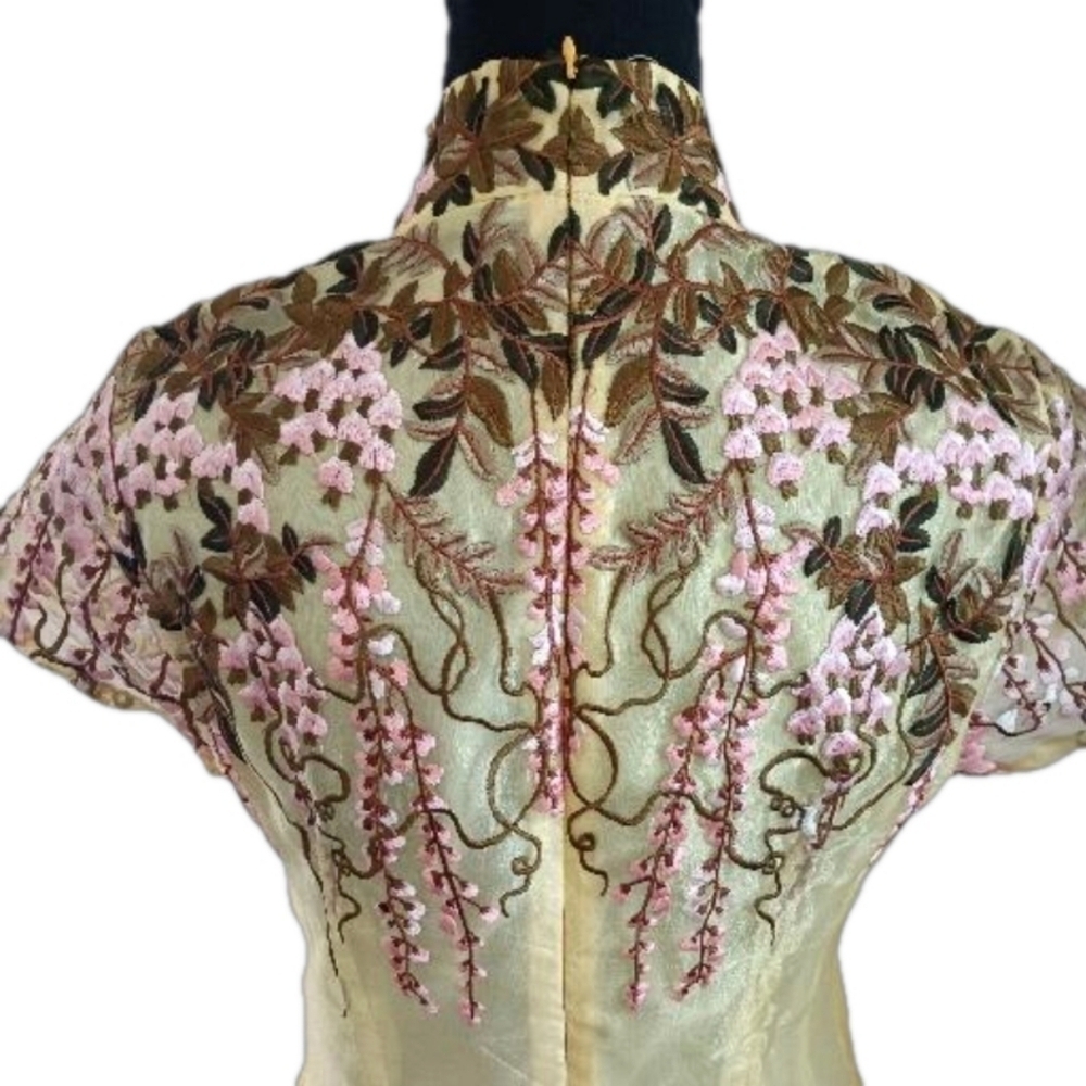 Gorgeous Defenon Embroidered Cheongsam Styled  Dress - Picture 4 of 16